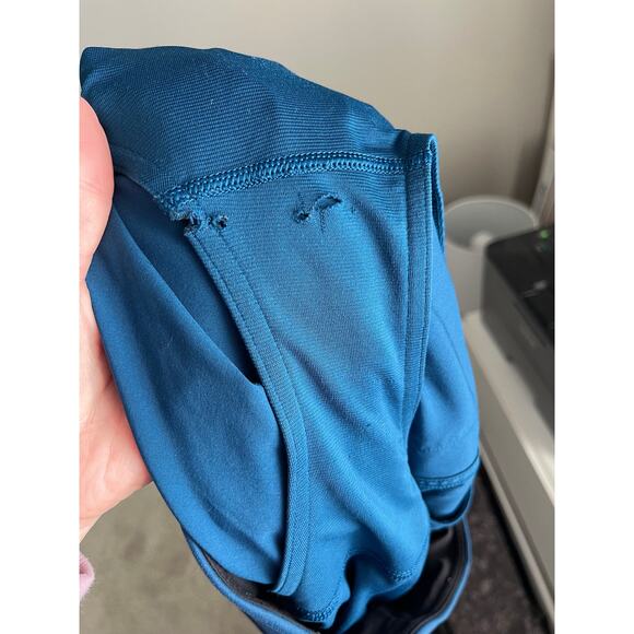 Lululemon Blue Lined Workout Shorts -8 - Picture 5 of 5